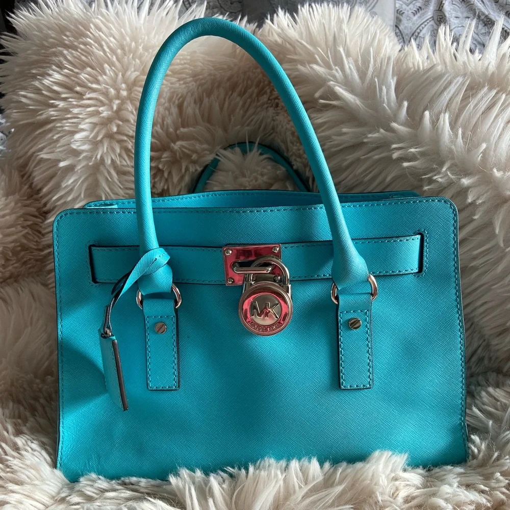 A beautiful turquoise with silver hardware Michael Kors purse. - Picture 4 of 7